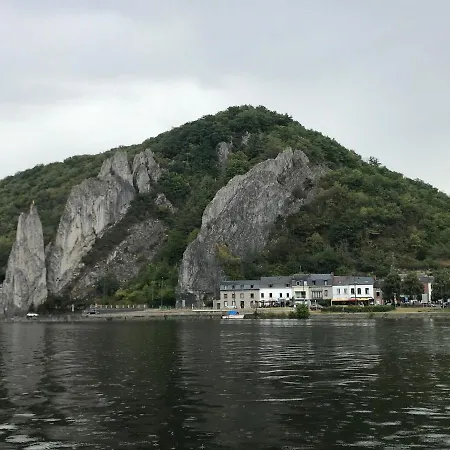 Au Rocher בית הארחה 3*