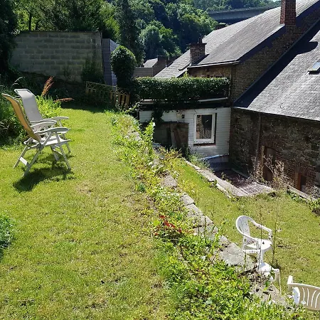 Au Rocher בית הארחה